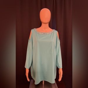 Soft and elegant blouse. Excellent condition. Size 2x